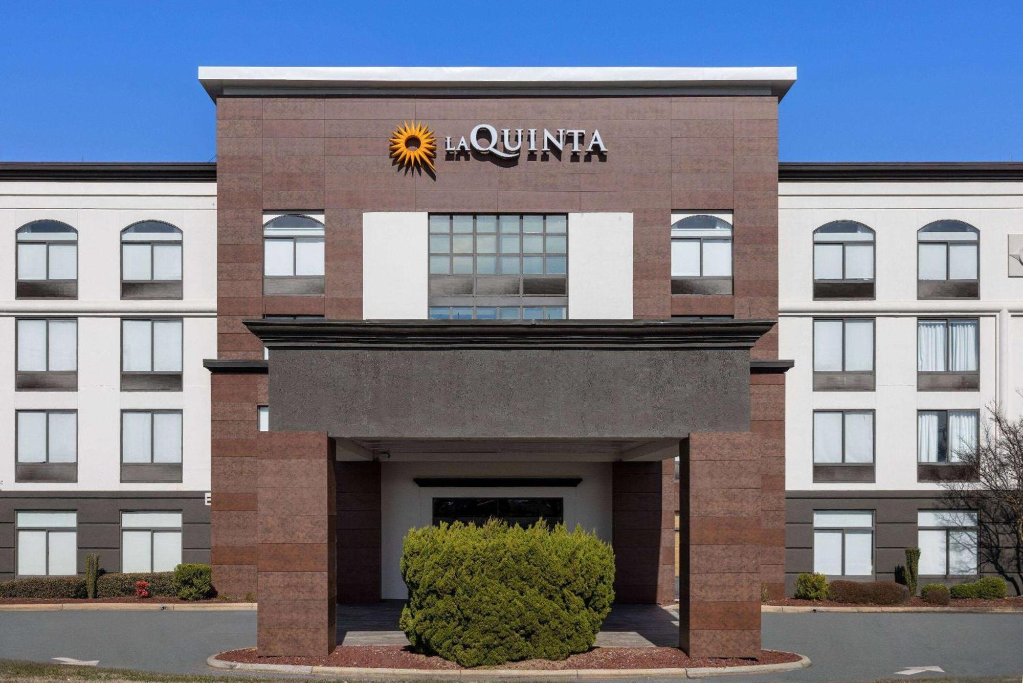 La Quinta Inn & Suites By Wyndham Mooresville Exterior photo