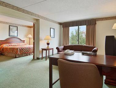 La Quinta Inn & Suites By Wyndham Mooresville Room photo